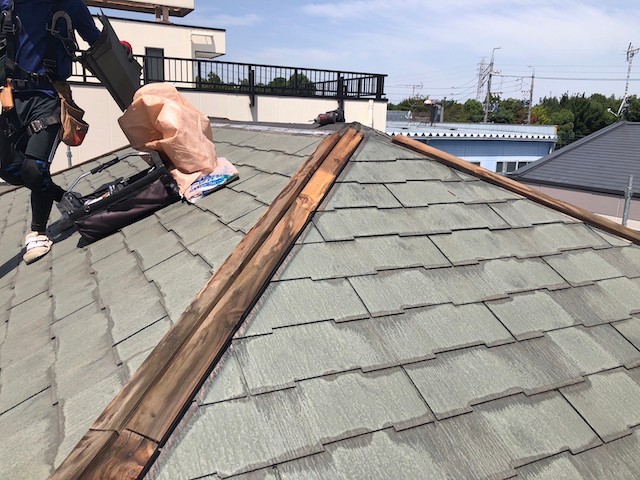 天白区スーパーガルテクトへ屋根カバー工法・ルーフィング施工までの作業風景